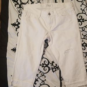 Old Navy cropped distressed jean(The Diva)